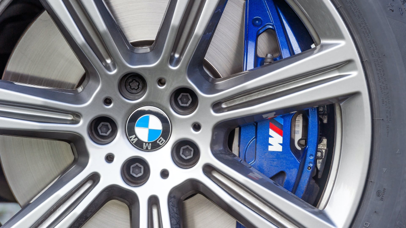 مراحل تعویض لنت ترمز بی ام و